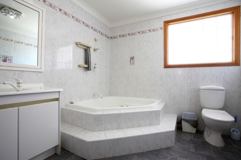 Top Bathtub Installation Companies in Walkerton, IN